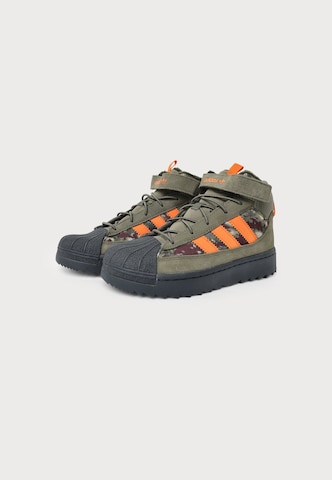 ADIDAS ORIGINALS Saappaat 'SUPERSTAR WINTER TREK' värissä vihreä