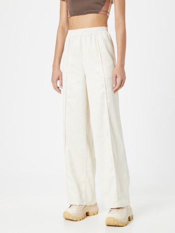 Regular Pantalon à plis 'Trefoil Monogram Satin' ADIDAS ORIGINALS en blanc : devant