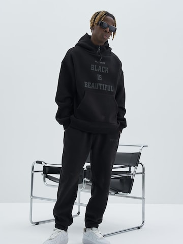 Felpa 'Oversize Hoodie mit Zipper & Print – 3-Faden Stoff - Warm 'Yasin Says'' di Koyumi in nero