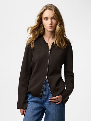 PIECES - Cárdigan 'PCRaja' en marrón: frente