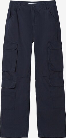 Bershka Wide leg Cargo trousers in Blue: front
