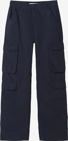 Bershka Cargo Pants in Blue: front
