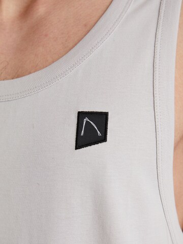 T-Shirt 'Shank' CHASIN' en gris