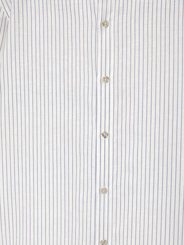 Fit confort Chemise Pull&Bear en blanc
