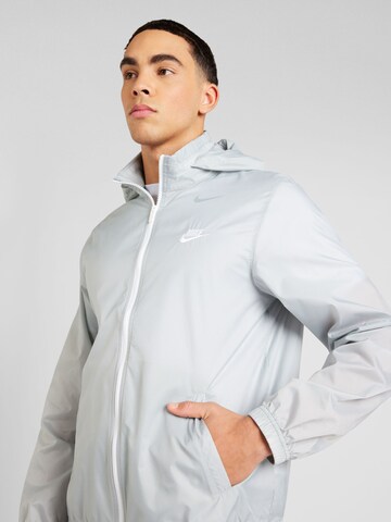 Nike Sportswear Trainingspak in Grijs
