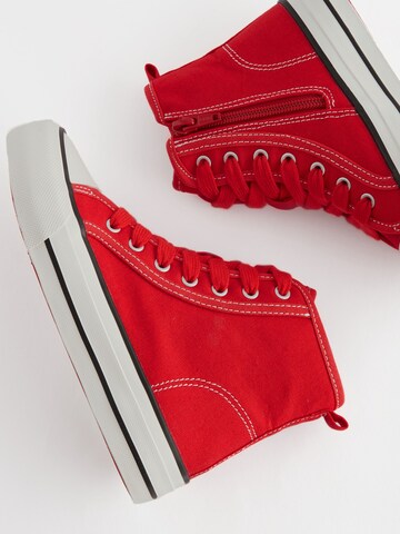 Next Trampki w kolorze czerwony