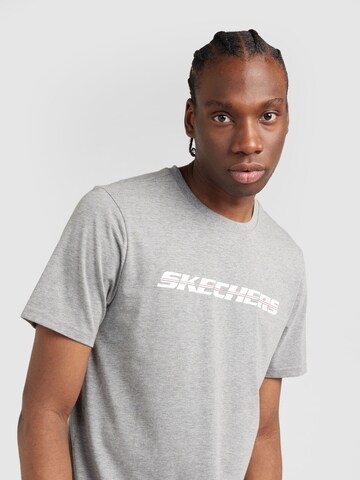 Tricou funcțional de la SKECHERS pe gri