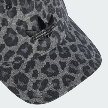 ADIDAS ORIGINALS Čepice – šedá