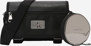 Calvin Klein Jeans Crossbody Bag in Black: front