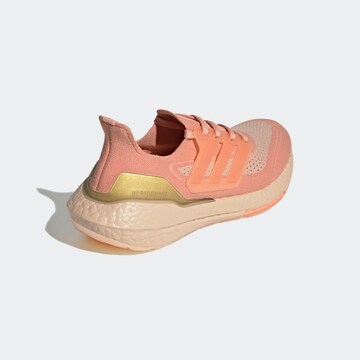 ADIDAS ORIGINALS Buty do biegania 'Ultraboost 21' w kolorze różowy