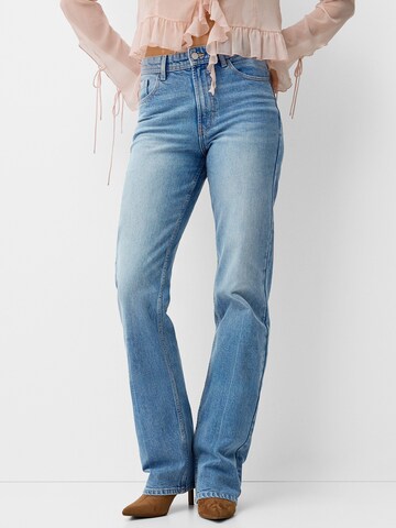 Bootcut Jeans di Bershka in blu: frontale