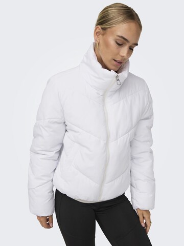 Veste mi-saison 'MAGGI' ONLY en blanc