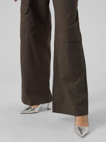 Wide leg Pantaloni cu buzunare 'JOSIE' de la VERO MODA pe verde