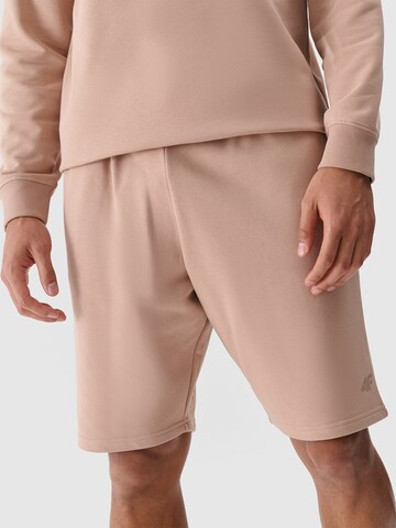 4F Loosefit Sportbroek in Beige: voorkant
