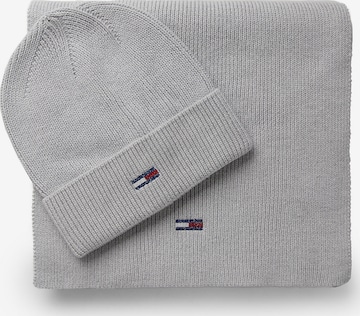 Tommy Jeans Beanie in Grey: front