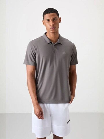 Tommy Life Shirt in Grijs: voorkant