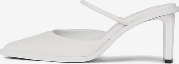 Calvin Klein - Zapatos con plataforma en blanco: frente