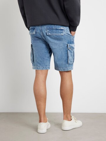 GUESS Regular Cargo Jeans in Blue