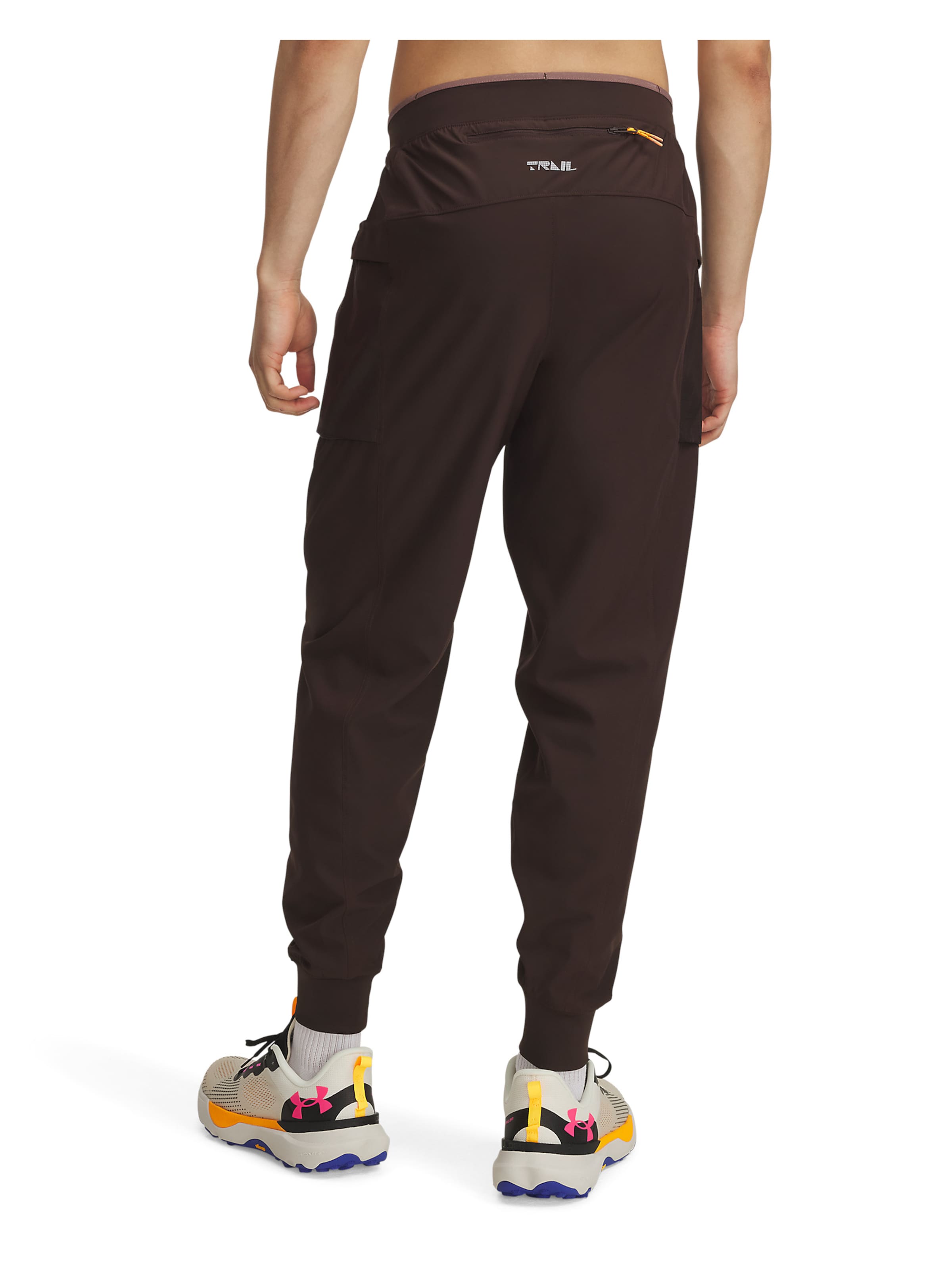 UNDER ARMOUR Tapered Sportbroek in Bruin