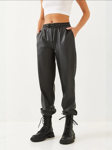 Bianco Lucci Hose in Schwarz: Vorderseite