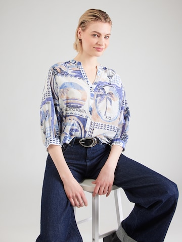 Emily Van Den Bergh - Blusa em azul: frente