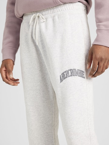 Regular Pantalon Abercrombie & Fitch en gris