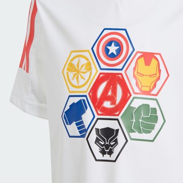 ADIDAS SPORTSWEAR Λειτουργικό μπλουζάκι 'Adidas x Marvel Avengers' σε λευκό