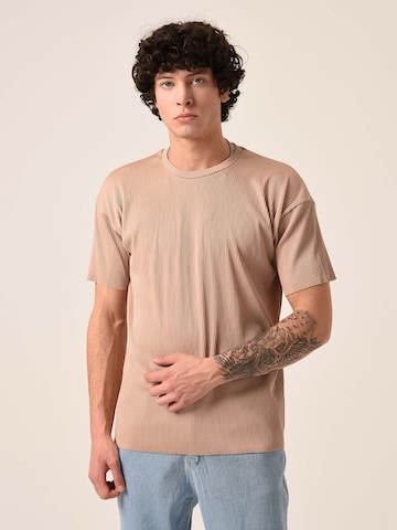 Tricou de la Antioch pe bej: față