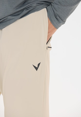 Virtus Tapered Sweathose 'Michi' in Weiß