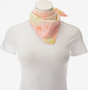 RE/DONE Scarf & Wrap in One size in Mixed colors: front
