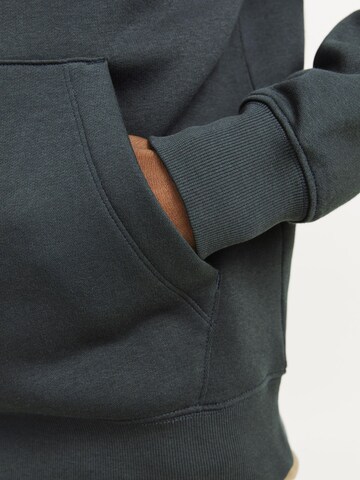 JACK & JONES Sweatshirt in Grau