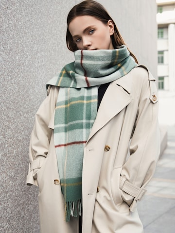 Victoria Hyde Scarf ' Sylvia' in Green: front