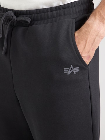 ALPHA INDUSTRIES Zwężany krój Spodnie w kolorze czarny