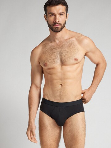 IUMAN Intimissimi Uomo Slip in Schwarz: Vorderseite