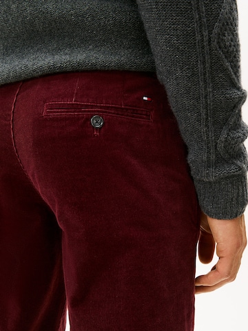 Regular Pantalon chino 'Denton' TOMMY HILFIGER en rouge