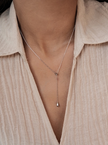 Hey Happiness Halsband 'Heart Lariat' i silver: framsida