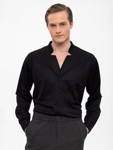 Coupe regular Chemise Antioch en noir : devant