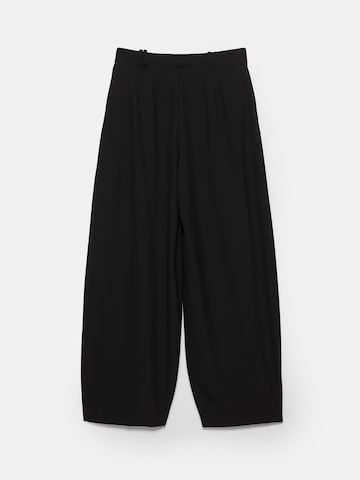 Pull&Bear Wide leg Pleat-front trousers in Black