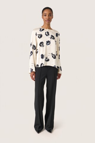SOAKED IN LUXURY Blouse in Zwart