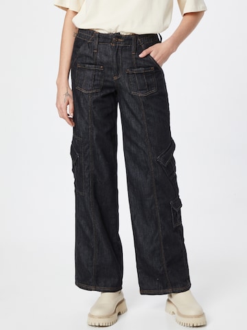 BDG Urban Outfitters Cargo Jeans in Blue: front
