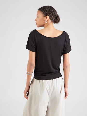 ABOUT YOU Majica 'Solveig' | črna barva