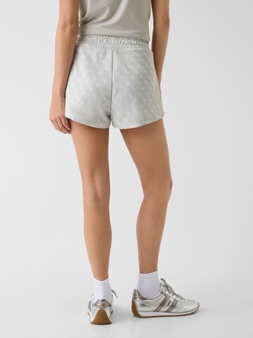 GUESS Regular Shorts in Grau