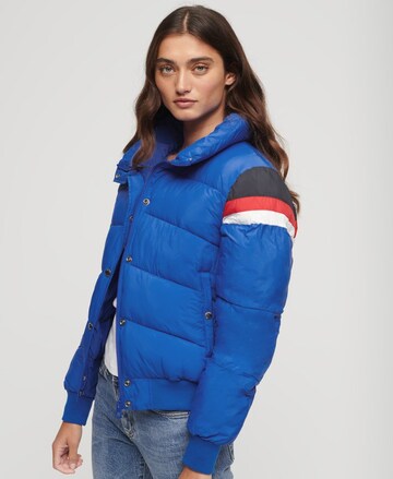 Veste mi-saison Superdry en bleu : devant