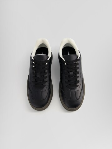 Bershka Platform trainers in Black