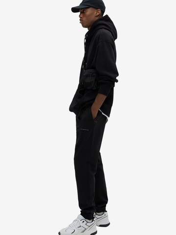 Pull&Bear Tapered Broek in Zwart