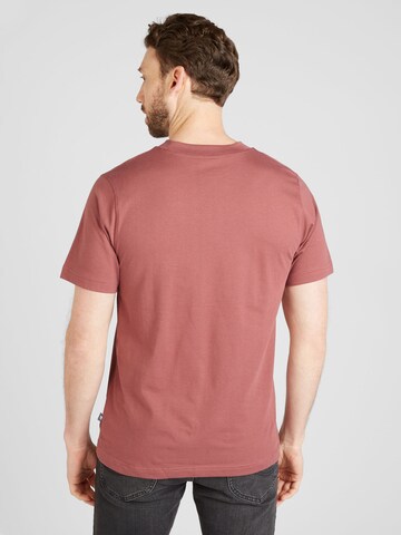 T-Shirt 'Sport Essentials' new balance en rouge