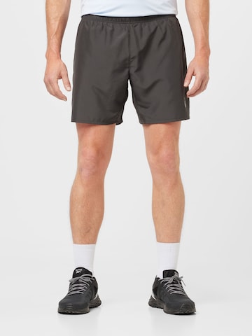 ASICS Regular Sportshorts in Grau: predná strana