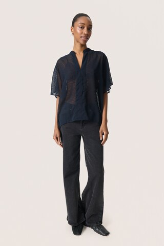 SOAKED IN LUXURY Blouse 'SLCammelie Amily' in Blauw