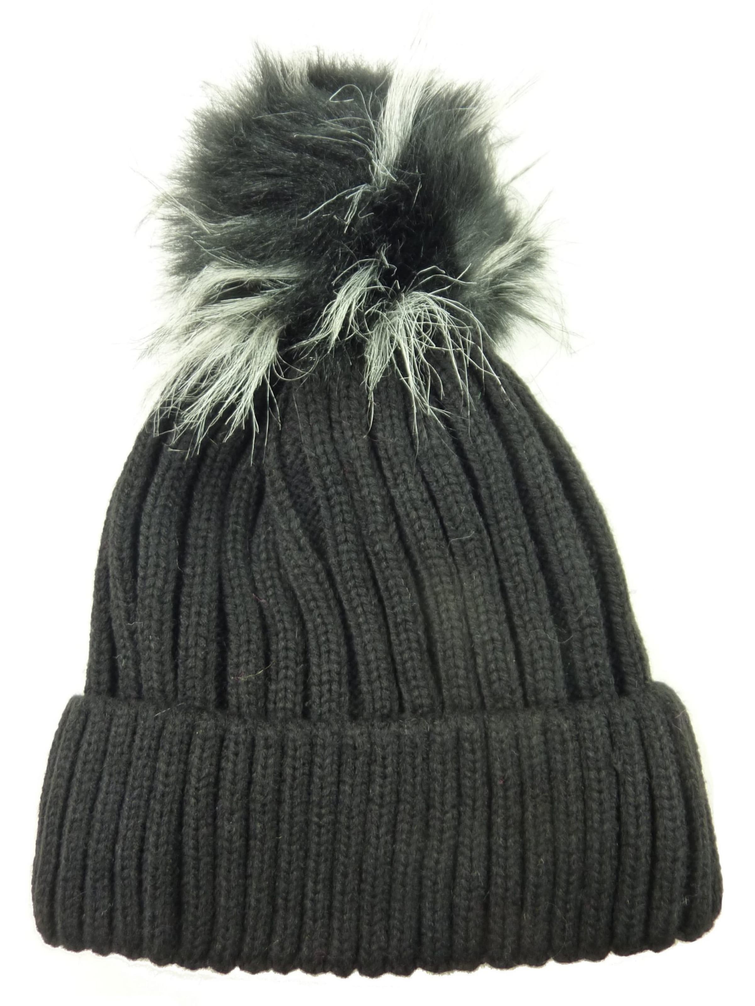Kumixi Beanie in Black: front