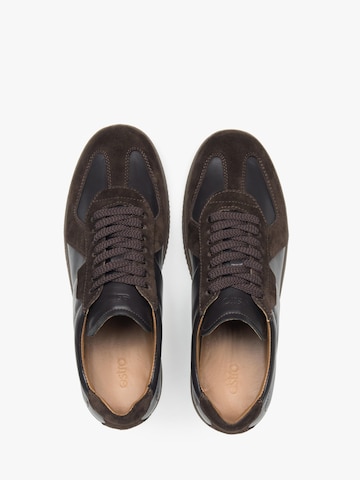 Sneaker bassa '09-4705' di Estro in marrone